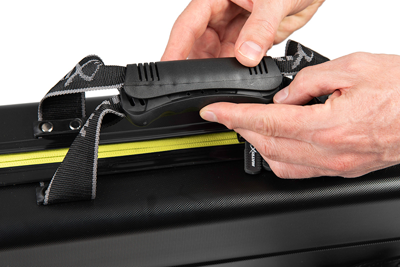 13-glu140_matrix_duralite_xl_pole_case_carry_handle_detail_2